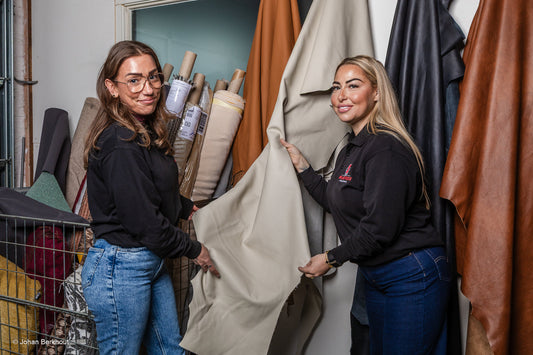 Vergelijk uitstraling, comfort en onderhoud van velours en microleder voor uw stoelen